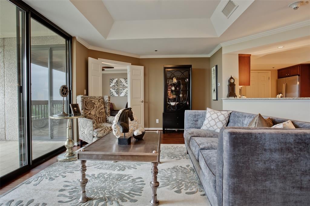 5909 Luther Lane 808