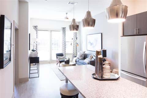 Photo of 901 N Zang Boulevard #101, Dallas, TX 75208 (MLS # 21351614)