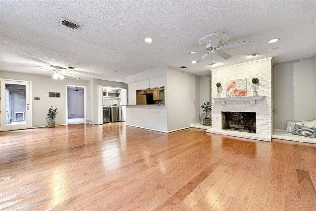 Trafalgar Square Ph 06 - Residential