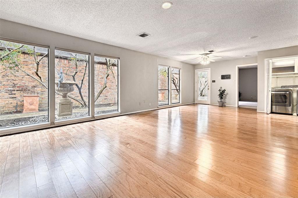 Trafalgar Square Ph 06 - Residential