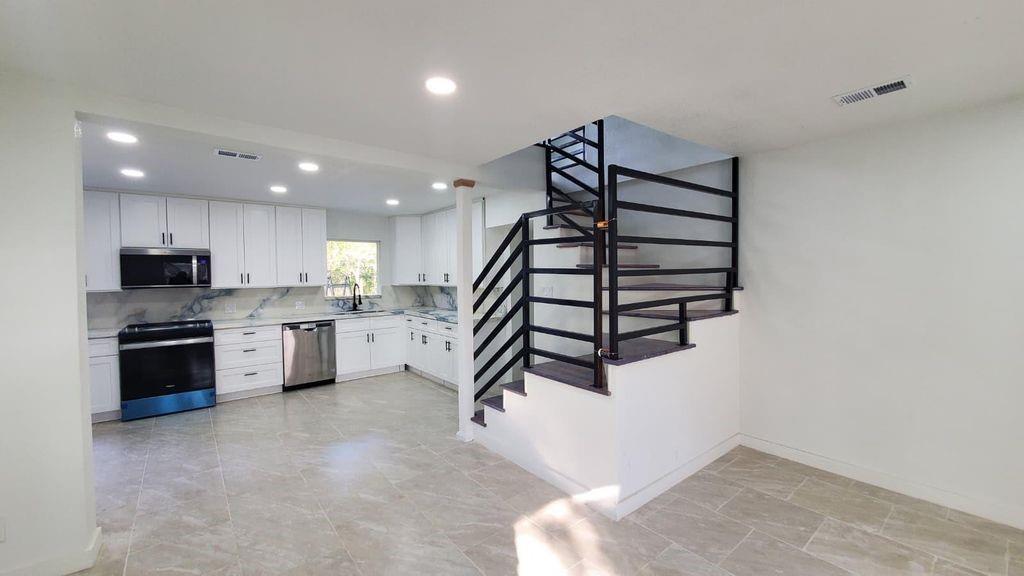 2410 E Bayshore Drive