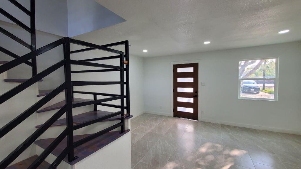 2410 E Bayshore Drive