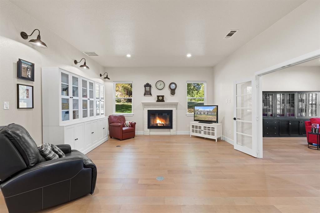 6520 Shoreline Drive