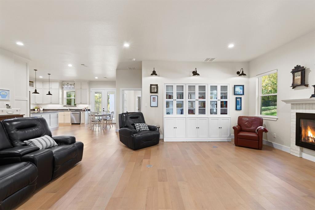 6520 Shoreline Drive