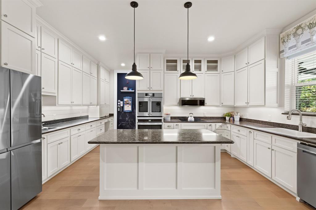 6520 Shoreline Drive