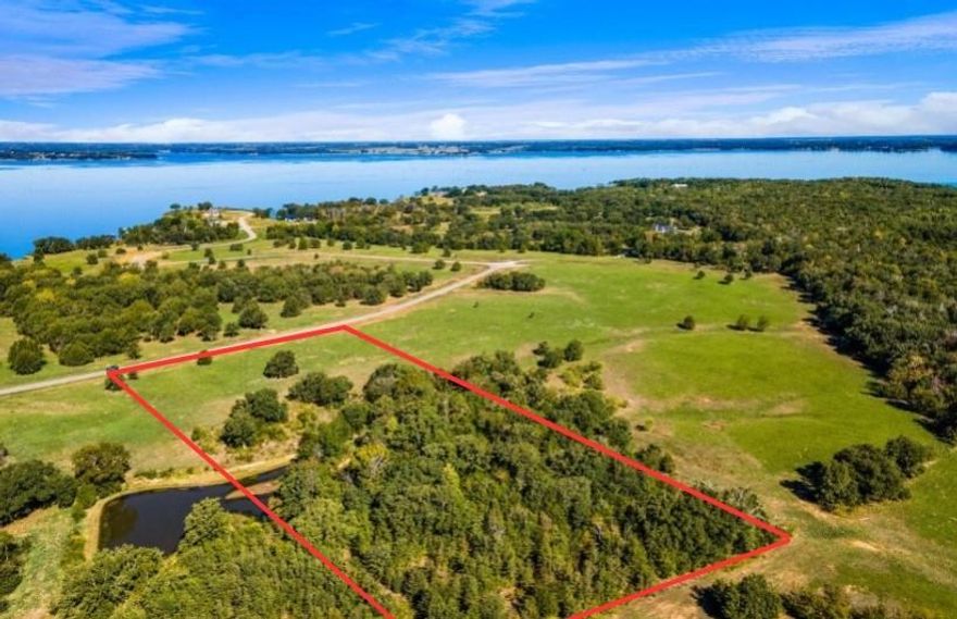 Amazing opportunity to build your dream home on this hard to find 5 acre lot located at the beautiful gated community of Admiral shores on Richland Chambers Lake. Large mature oak trees and a pond with fish are situated towards the back of the property and the lot is easy to build on!  Lots of possibilities to build a luxury home and this lot is walking distance to one of the largest lakes in Texas!  There are already several new construction homes in this growing community! Don't miss this wonderful opportunity!!