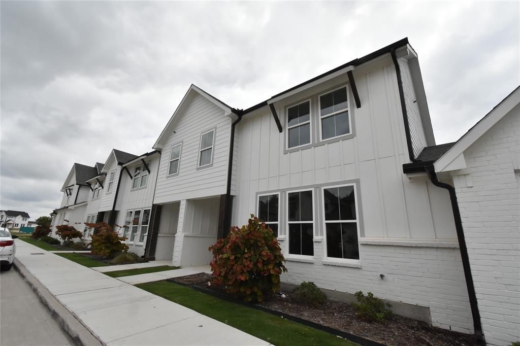 Photo of 9532 Thorncrown Lane, Fort Worth, TX 76179 (MLS # 21267106)