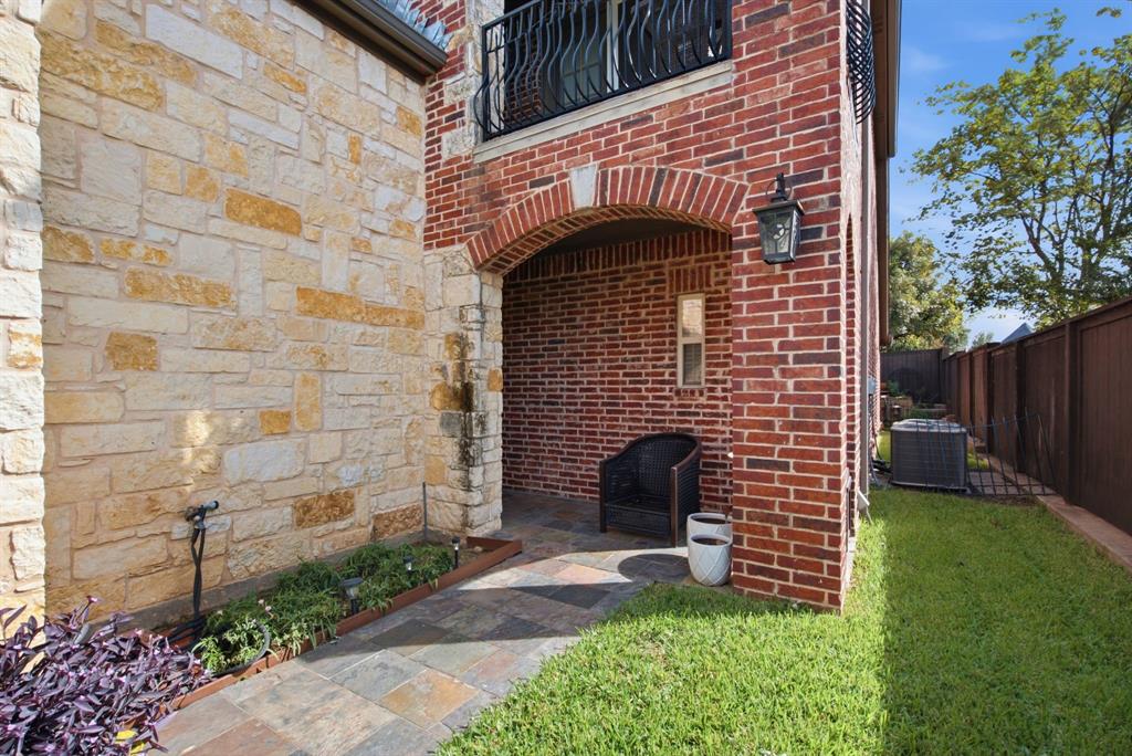 600 N Avalon Court
