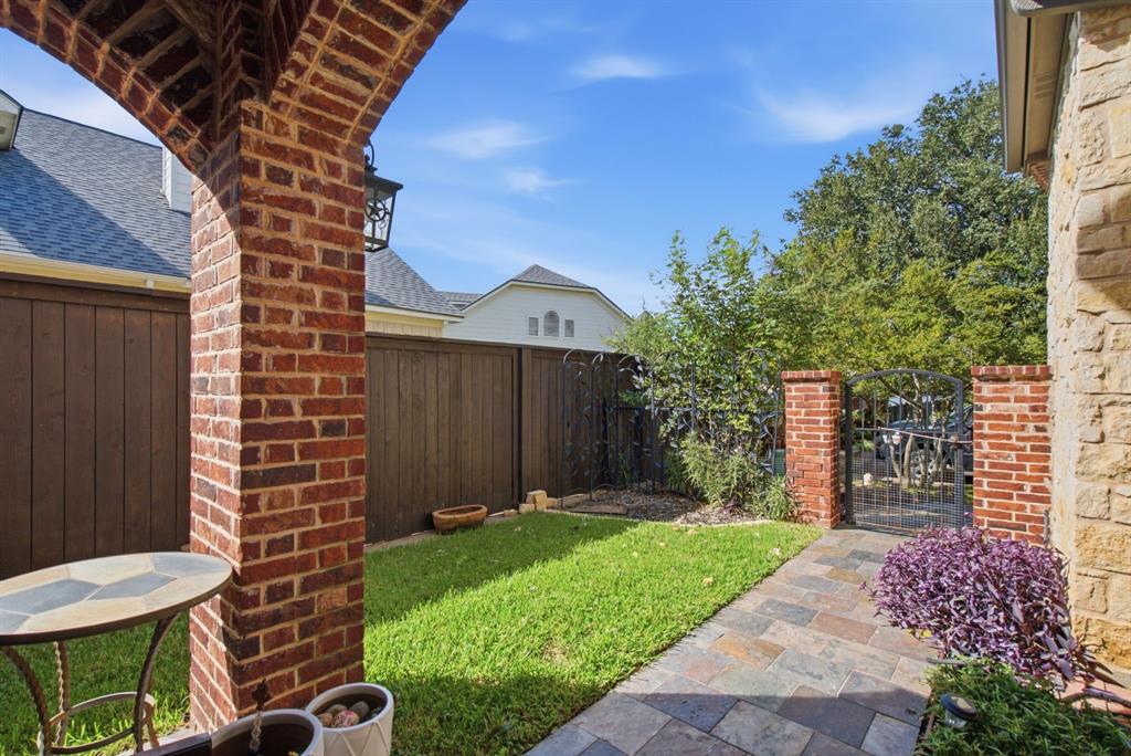 600 N Avalon Court