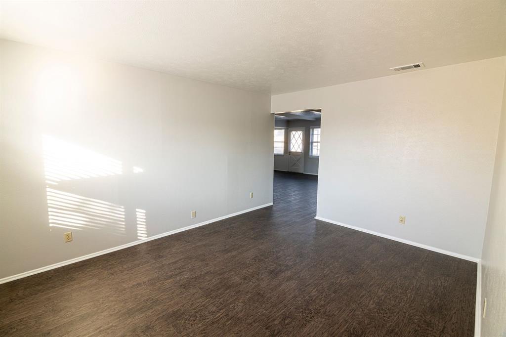 704 Kindred Lane