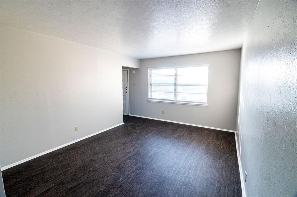 704 Kindred Lane