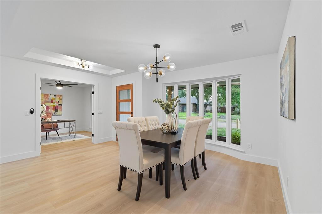 2368 Claridge Circle