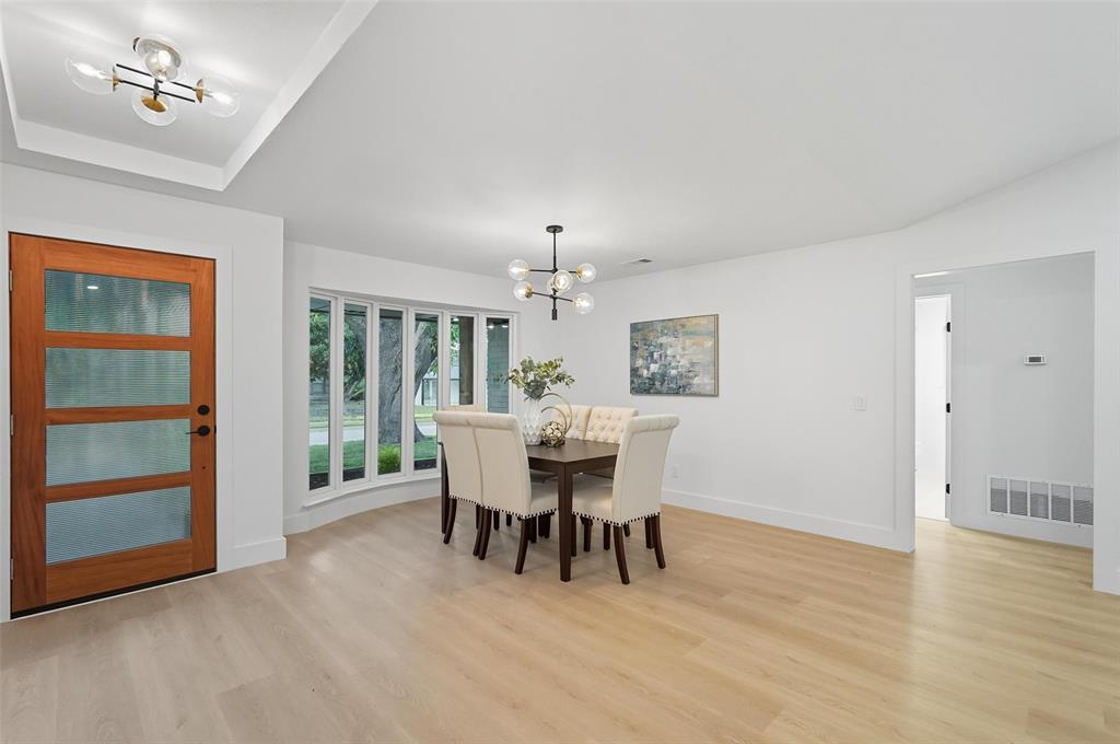 2368 Claridge Circle