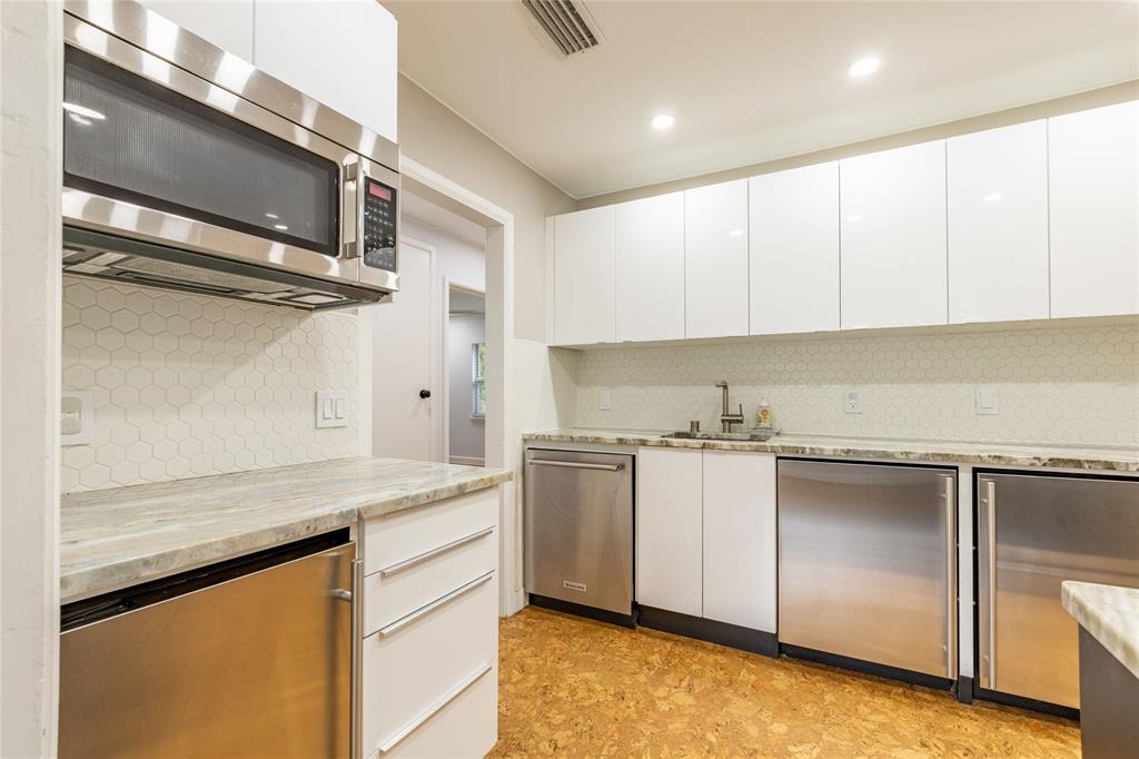 El Tivoli Place - Residential Lease