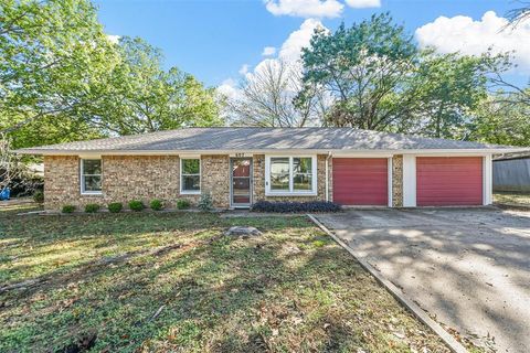 A home in Lake Dallas