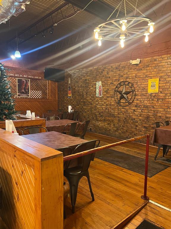 Moore & Nash - Commercial Sale