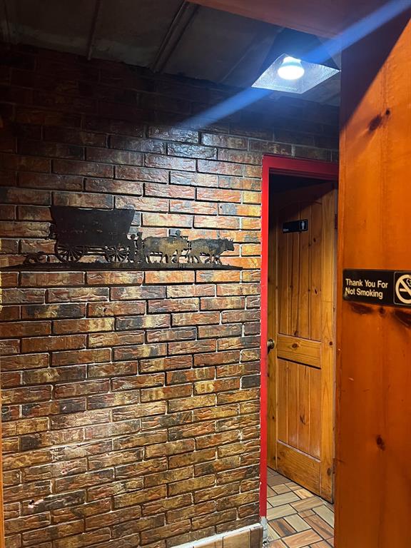 Moore & Nash - Commercial Sale