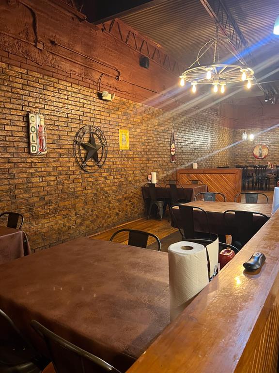 Moore & Nash - Commercial Sale