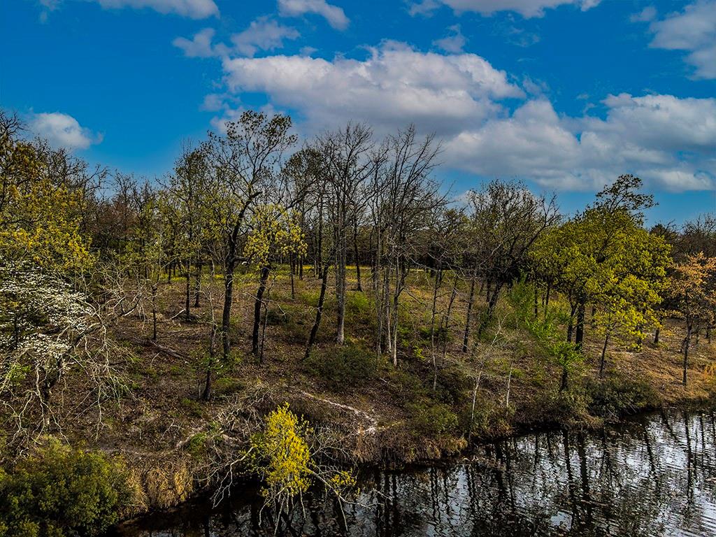 whispering oaks - Land