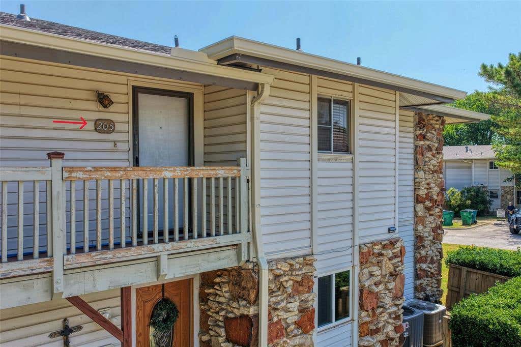 Photo of 109 Harbor Drive #205, Runaway Bay, TX 76426 (MLS # 21342436)