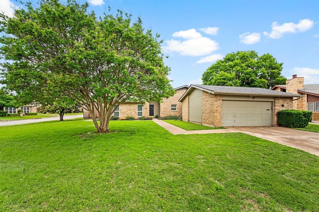 Photo of 901 Shady Creek Lane, Bedford, TX 76021 (MLS # 21247060)
