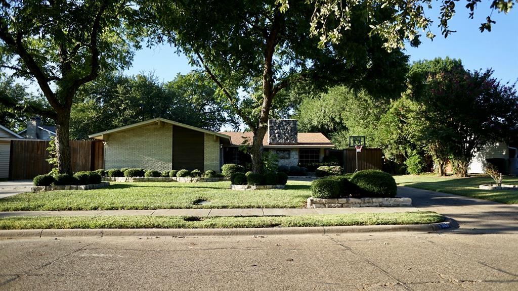 1113 Edwards Court S