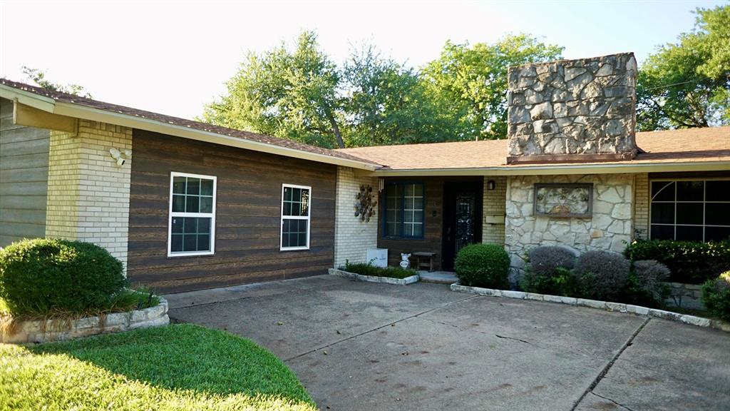 1113 Edwards Court S