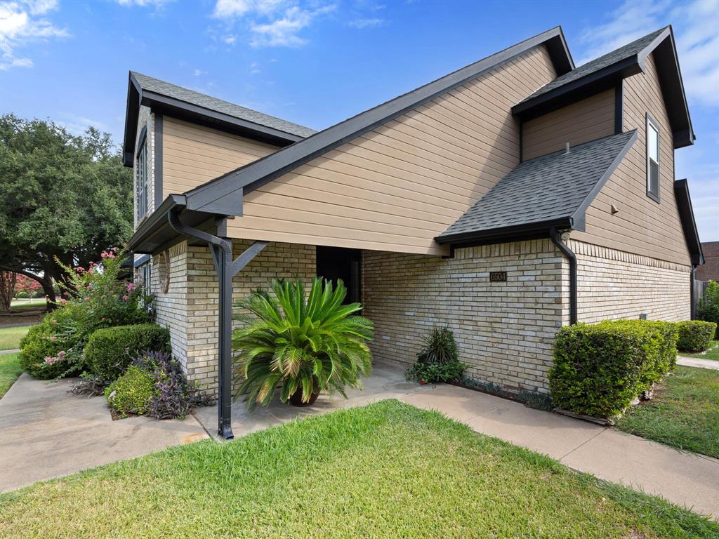 6504 Lago Vista Drive