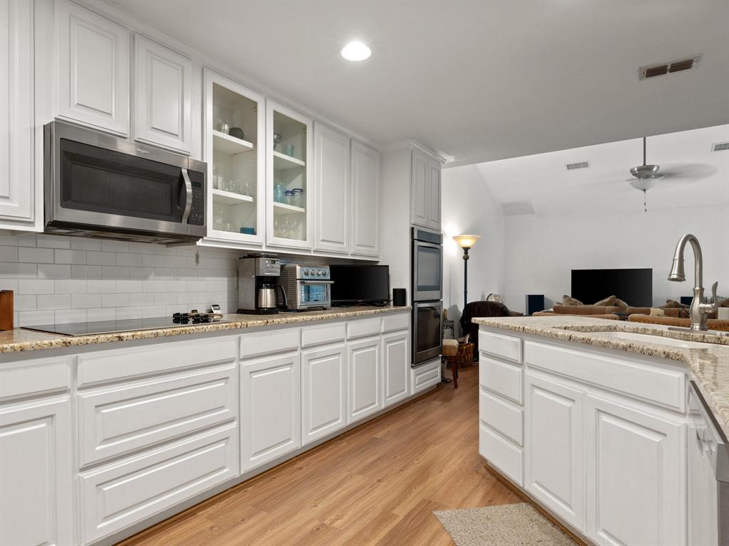 6504 Lago Vista Drive