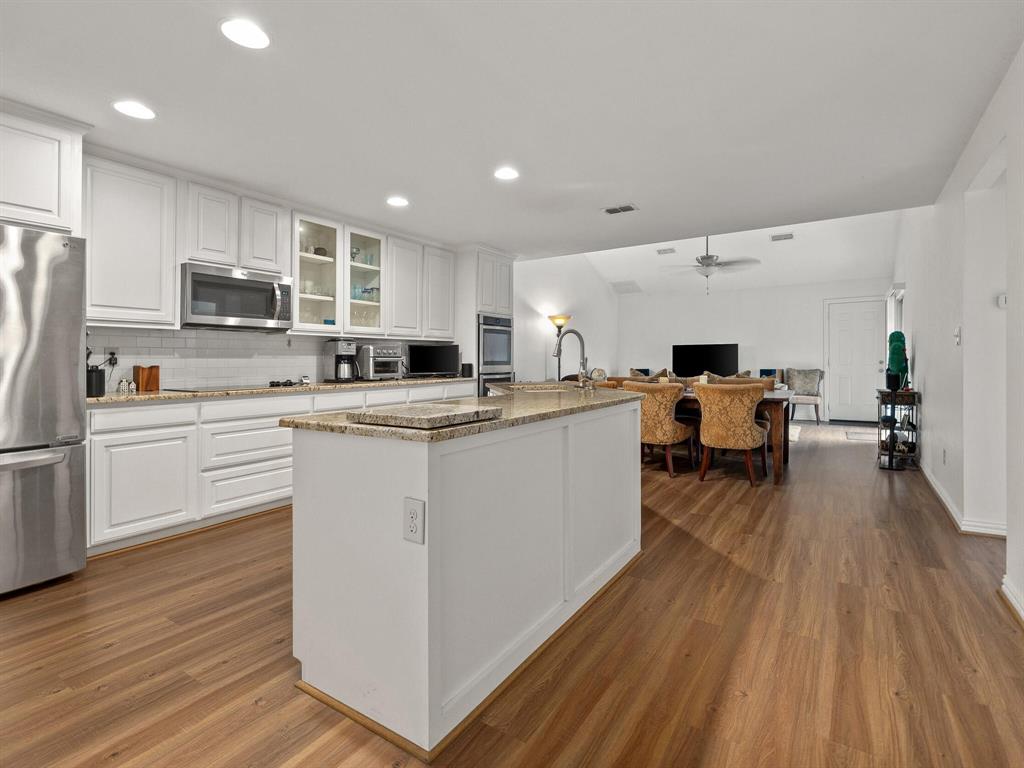 6504 Lago Vista Drive