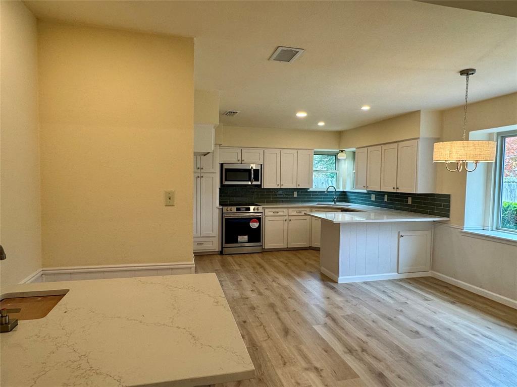 6513 Circleview Drive