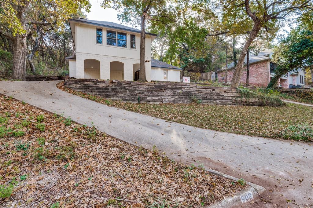 902 Sleepy Hollow Drive