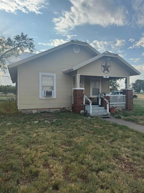Photo of 182 Scott ST, Quanah, TX 79252 (MLS # 21385541)