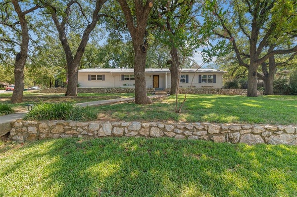 1800 EMERSON LN, DENTON, TX 76209 - Image aeb6b6ca972762d540cf34e6e4a3d900/1237990103