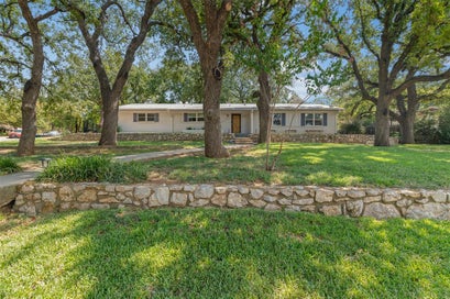 1800 Emerson Lane Denton TX 76209