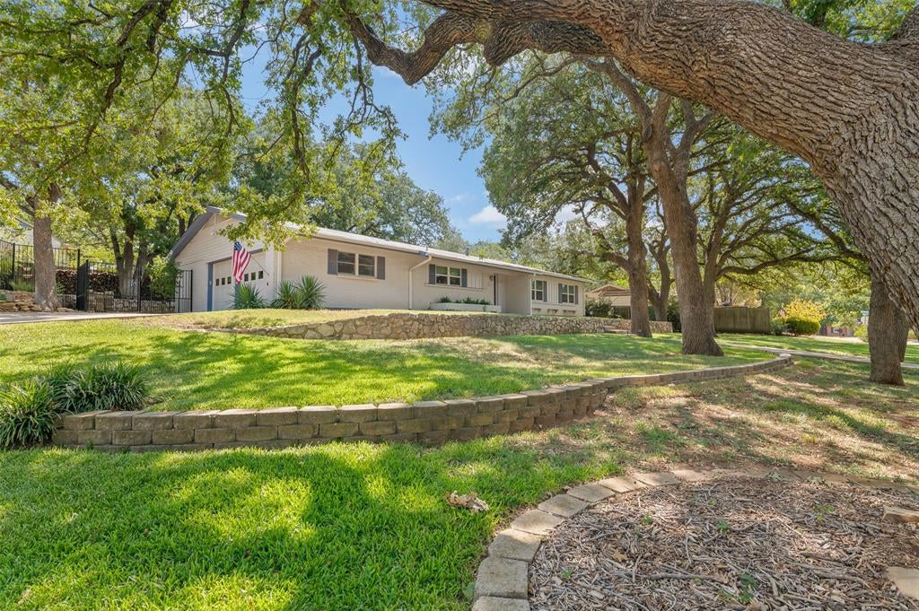 1800 Emerson Lane