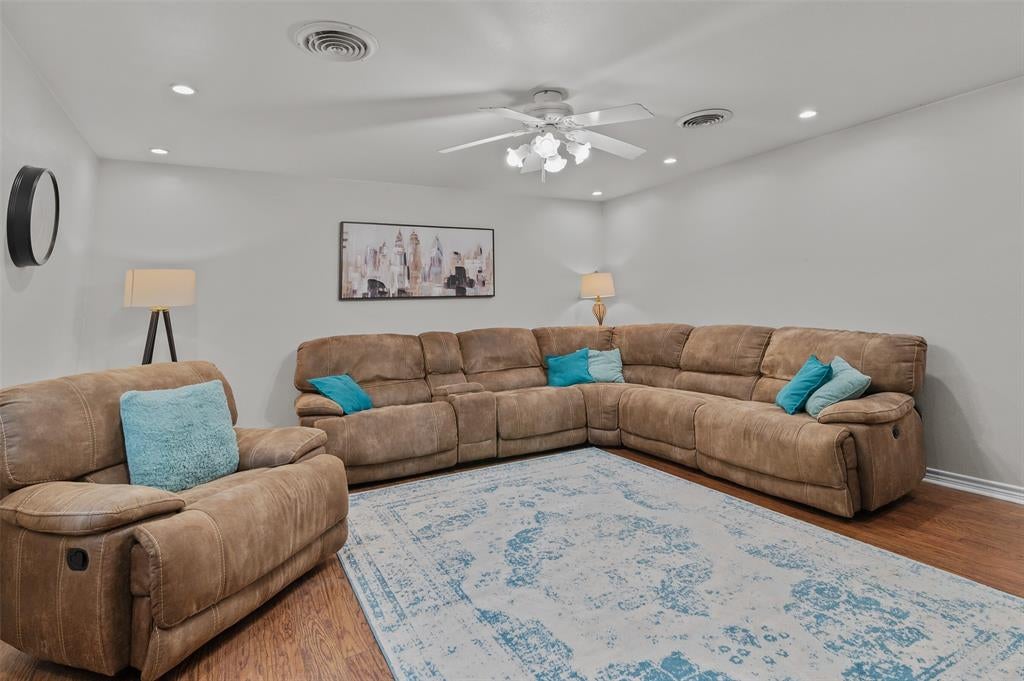 1800 Emerson Lane