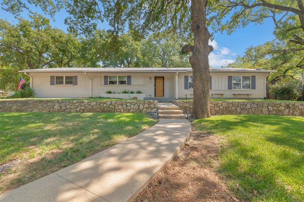 1800 Emerson Lane