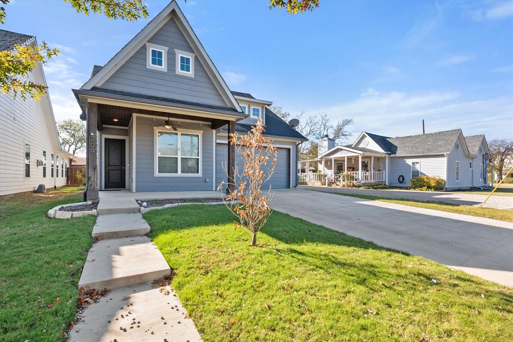 209 W Dallas Street