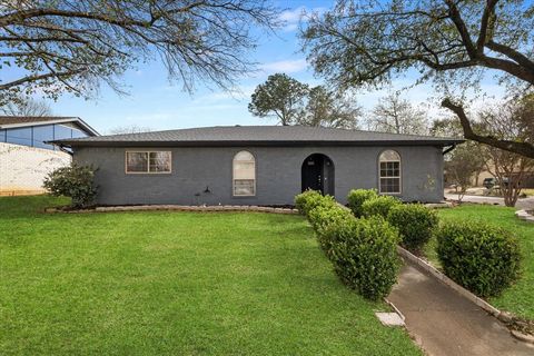 615 Aspenway Circle Euless TX 76039