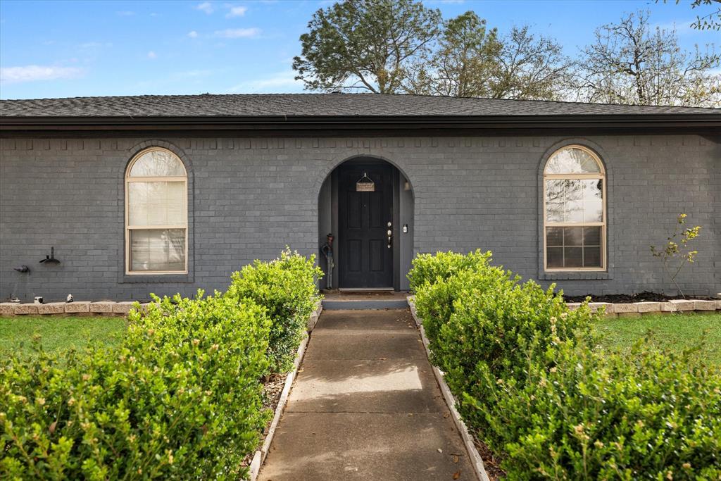 615 Aspenway Circle