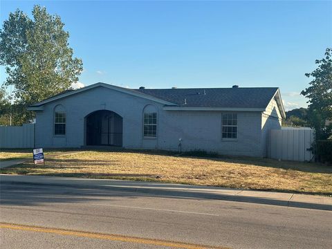 5848 Keeneland Parkway Dallas TX 75211