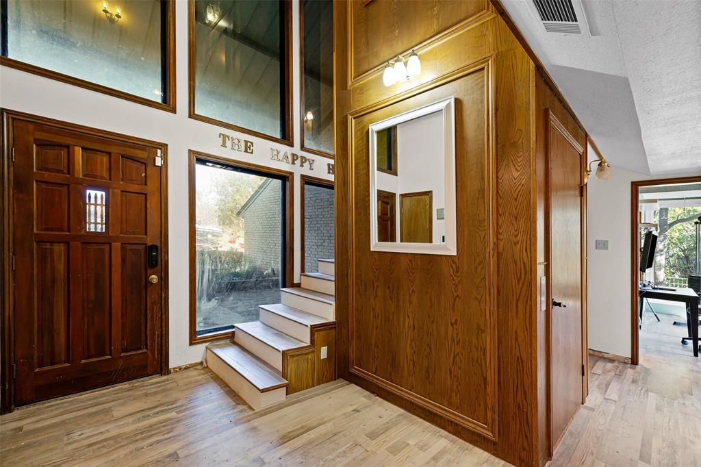 1612 Lakecrest Circle