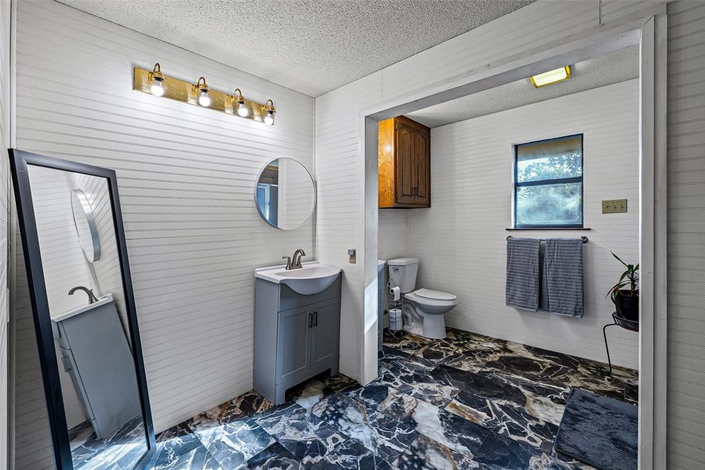 Lakecrest Manor - Residential