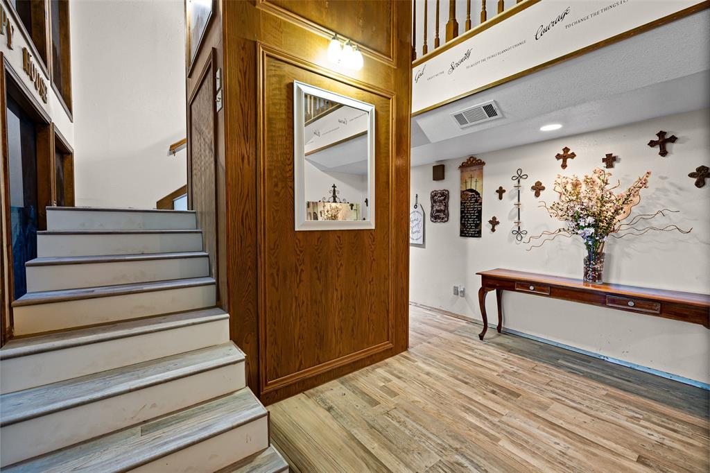 1612 Lakecrest Circle