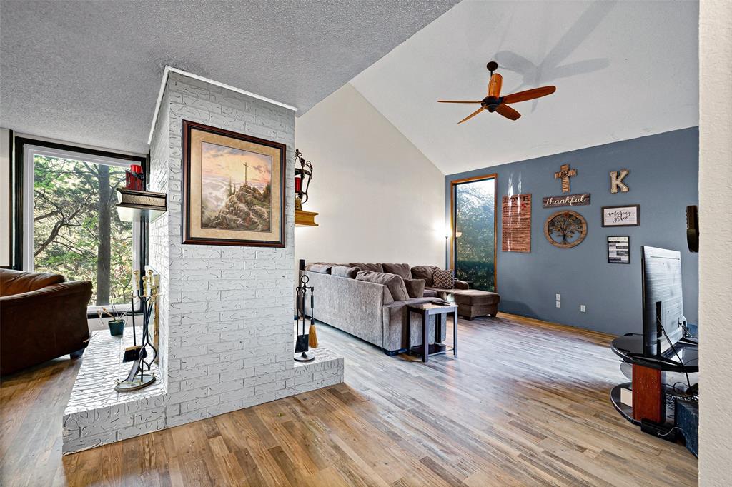 1612 Lakecrest Circle