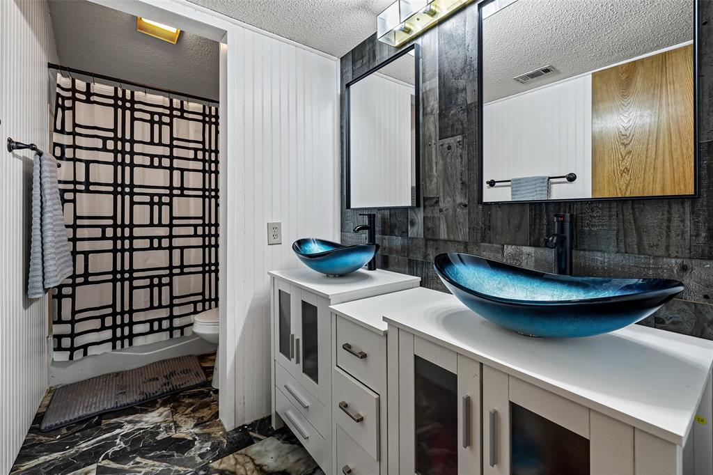 Lakecrest Manor - Residential