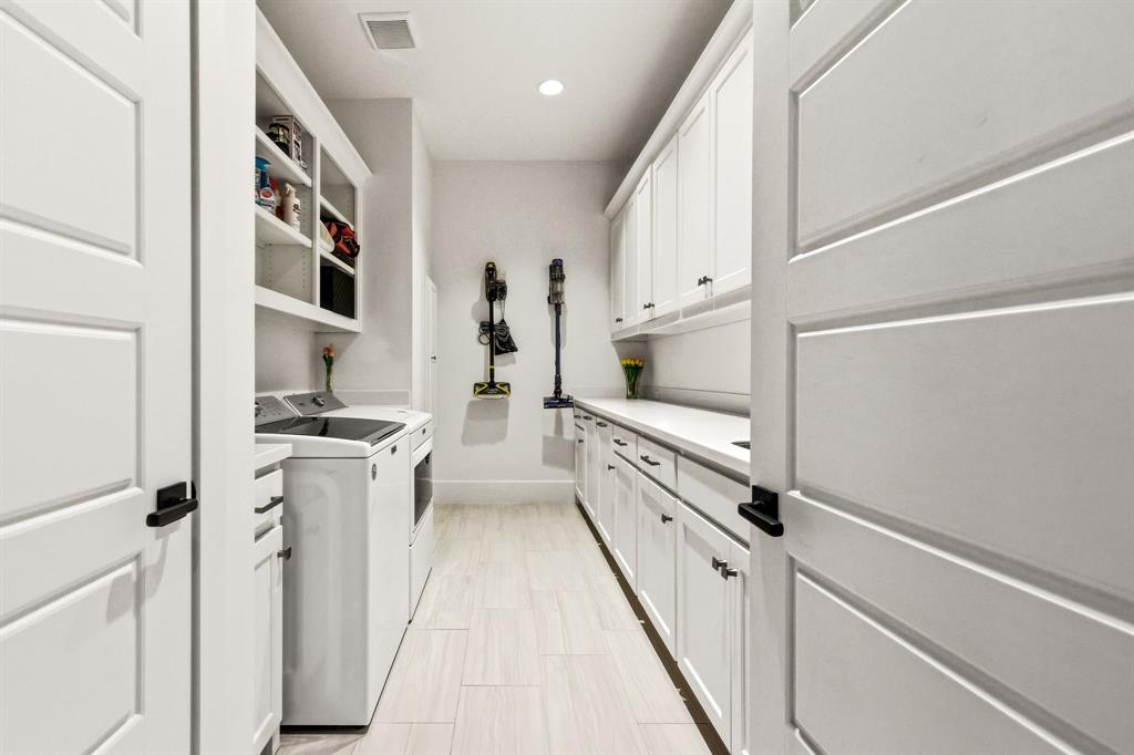 Lawn Glen Abbey - Residential