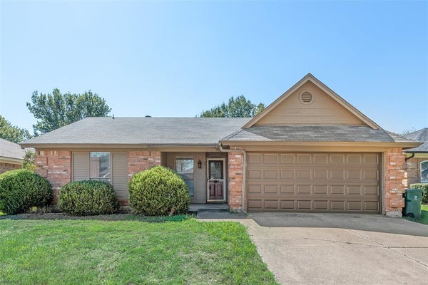 806 WIND BROOKE DR, ARLINGTON, TX 76001 - Image aed1b4aa1f3461891ae9f4d4eb4bf362/3558504246