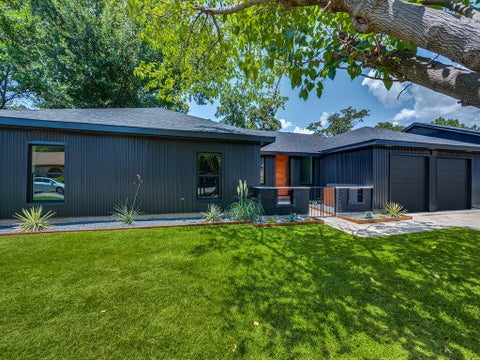 Photo of 1612 Meadow Lane Terrace, Fort Worth, TX 76112 (MLS # 21350864)